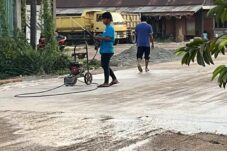 Tanah Berdebu di Jalan Karang Mulyo 2 Tanjung Redeb Mulai Dibersihkan