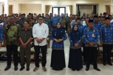 Bupati Berau Beri Penghargaan 6 Kampung yang Naik Kelas