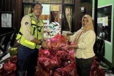 Peduli Sesama, PT PAMA Salurkan Bantuan Kepada Korban Kebakaran di Pegat Bukur