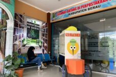 Terus Dorong Minat Baca, Ichsan Rapi Bagikan 30 Gerobak Buku