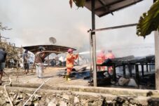 Kebakaran Pegat Bukur Lahap 98 Rumah, Seorang Warga dalam Perawatan