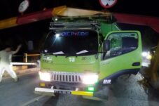 Ditabrak Truk Roda 6, Portal Bujangga Ambruk Lagi