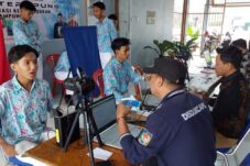 Jelang Pemilu 2024, Rekam KTP Elektronik Sasar Remaja Sekolah-Pemula