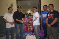 PT Berau Coal Serahkan Dukungan Kebutuhan Darurat ke Korban Kebakaran di Pegat Bukur