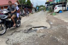 Jalan Rusak, Warga: Jangan Tunggu Kecelakaan Baru Ditangani