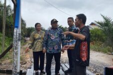 Wabup Gamalis – Direktur PDAM Berau Tinjau Sumber Air Bersih di Tepian Buah