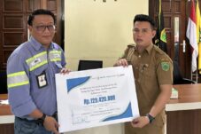 Bentuk Kepedulian, BUMA Binungan – Suaran Serahkan  Bantuan Senilai Ratusan Juta di Pegat Bukur