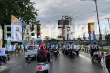 Pengerjaan Gapura Selamat Datang di Kilometer 5 Dilanjutkan