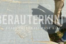 Belum Diresmikan Lantai Keramik di Taman Bukit Marittam Sudah Pecah