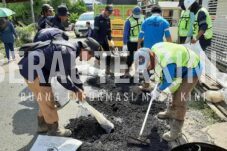 Bupati Sri Terus Monitor Proses Pembangunan Infrastruktur Jalan ke Setiap Kampung