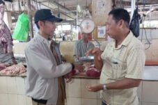 Jelang Idul Fitri DTPHP Lakukan Pengambilan Sampel PAH di Pasar Sanggam