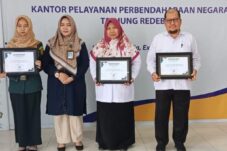 KPPN Tanjung Redeb Serahkan Penghargaan Prestasi dan Kinerja Satuan Kerja