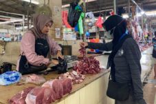 DPRD Imbau Warga tak Tergiur Daging Harga Murah, Sari: Teliti dari Warna Hingga Bau