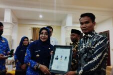 Pemkab Kembali Berikan THR Bagi Aparat Kampung, RT dan Tenaga Kerohanian