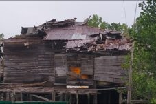 Puting Beliung Terbangkan Atap 6 Rumah di Kampung Semurut