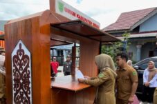 Pemkab Berau Salurkan 50 Rombong untuk PKL Tepian Segah