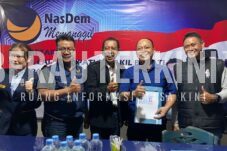 Merasa Punya Peluang, Marhana Serahkan Berkas Pendaftaran ke NasDem