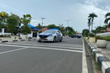 Tekan Kecelakaan di Jalan Raya, Pemkab Berau Rampungkan Pasang Pita Kejut