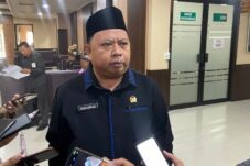 Beredar Video Bagi Duit, Madri Pani: Itu Upah untuk Warga Bantu Urus Sapi Kurban