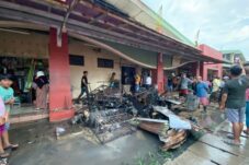 Lapak Penjual Es Batu di Pasar Sanggam Adji Dilayas Terbakar, Diduga Gegara Arus Pendek