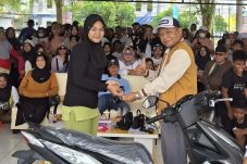 Ribuan Peserta Hadiri Jalan Santai Bareng Agus Wahyudi, Lima Motor Jadi Hadiah Utama