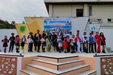 Komunitas Kreatif Unjuk Bakat di Panggung Mini Tepian Sungai Segah