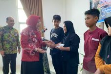 Salurkan BLT di Tahun Politik, Bupati Sri: Makin Banyak Menduga Semakin Banyak Dosa