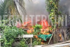 Dua Bangunan Terbakar di Teluk Bayur, Kerugian Capai Ratusan Juta Rupiah