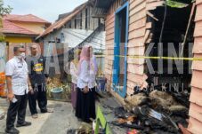 Bupati Beri Bantuan Korban Kebakaran di Kampung Baru Teluk Bayur