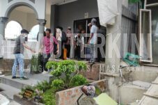 KPK Geledah Kantor di Balikpapan, Bawa Pulang Tiga Koper