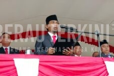 Ketua DPRD Kutim Sementara Bacakan Teks Proklamasi di Peringatan HUT ke-79 RI