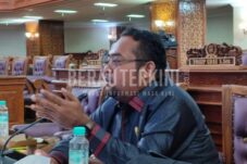 Lakukan Interupsi pada Rapat Paripurna ke-28, Faizal Rachman Soroti Masalah Kehadiran Kepala Dinas