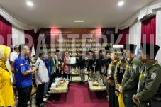 Jadi yang Pertama Daftar ke KPU, Pasangan SraGam Dikawal 11 Petinggi Partai