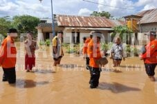 Banjir di Suaran Rendam Puluhan Rumah dan Putuskan Jembatan Penghubung Dua RT