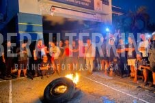 Tuntut Kompensasi Pemadaman, Massa Demo Kantor PLN UP3 Berau