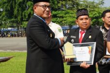 Camat Maratua Raih Penghargaan Camat Terbaik Se-Kabupaten Berau