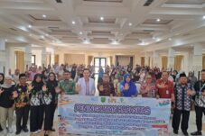 Warji Buka Seminar Parenting “Fenomena Gadget Mengasuh Anak” di Balai Mufakat