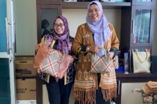 Diskoperindag Berau Pacu Inovasi Anak Muda di Sektor Ekraf Lewat Pelatihan Tas Rotan