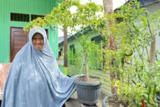 Hari Ibu Sedunia: Sulap Petak Sisa Parkiran Jadi Tempat Bercocok Tanam