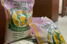 Pegawai Pemkab Berau Kembali Konsumsi Beras Lokal Putri Buyung-Buyung