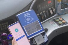 Maret 2025, QRIS Tap Hadir tanpa Perlu Scan untuk Transportasi Umum