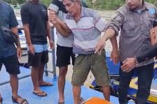 Tak Ada Dokter, Pasien Lansia dari Maratua Terpaksa Menyeberang Lautan untuk Berobat
