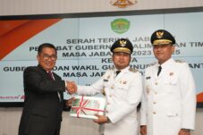 Serah Terima Jabatan, Rudy Mas’ud Apresiasi Dedikasi Akmal Malik untuk Kaltim