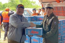 Tinjau Kampung Pegat Bukur, Gamalis Serahkan Bantuan Kepada Warga Terdampak Banjir