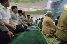 Pererat Silaturahmi, Kapolres Berau Salat Tarawih Bersama Warga