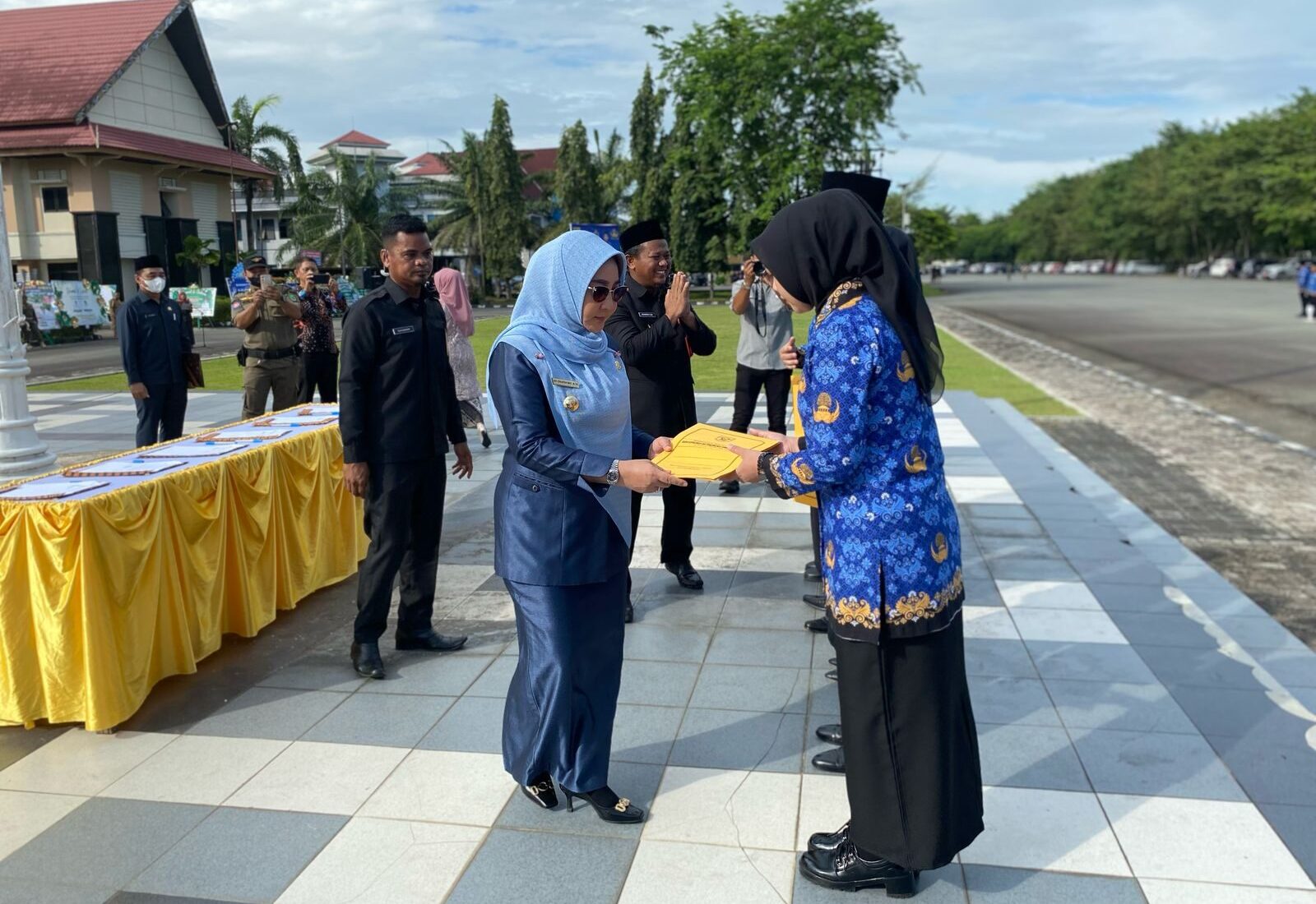 Penantian Berakhir! Bupati Sri Lantik 1.462 PPPK di Hari Kartini