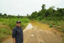 Hendak ke Long Duhung Tinjau Jembatan Rusak, Rombongan Wabup Berau Dihadang Banjir