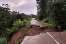 Longsor di Mangkajang, Jalan Provinsi Menuju Pesisir Selatan Berau Putus Total
