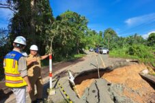 Wabup Gamalis Minta Provinsi dan Pusat Segera Perbaiki Titik Longsor Jalan ke Pesisir