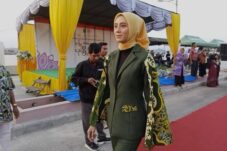 Gaungkan Tenun dan Batik Lokal, Diskoperindag Kembali Gelar Lomba Fashion Show
